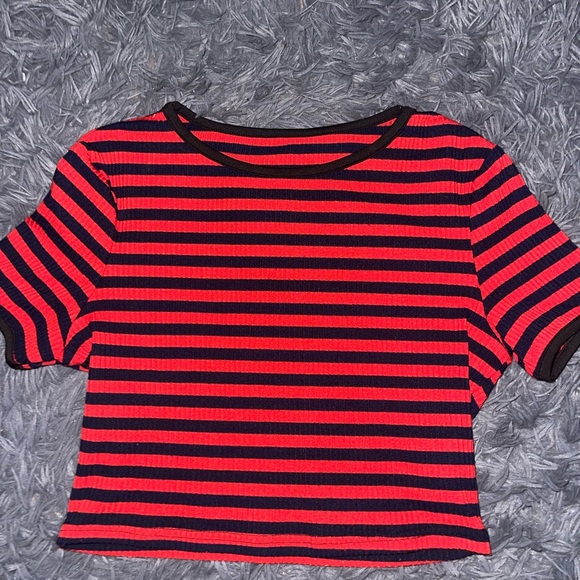 striped crop top - Picture 1 of 3